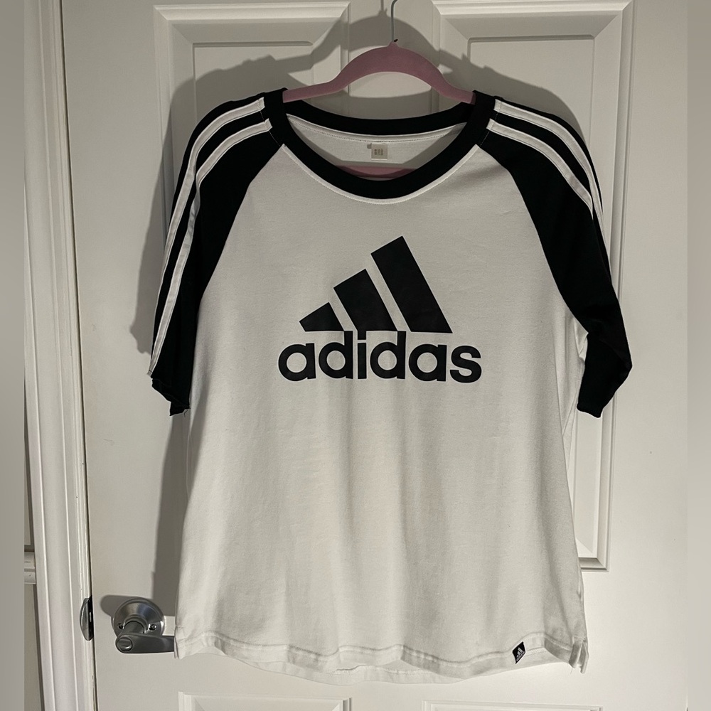 Women’s Adidas baseball t-shirt size M/L